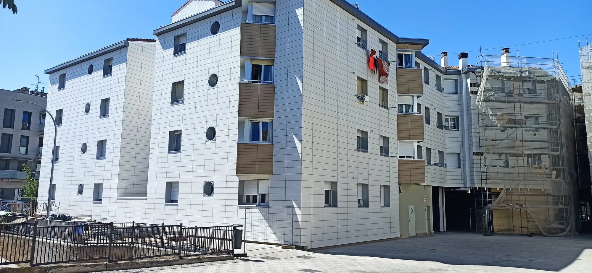 Proyecto de fachada ventilada en Navarra 18